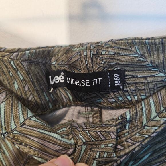 Lee midrise fit Women's Palm Tree Green Tropical Jungle Shorts 6" inseam size 10 - Picture 8 of 9